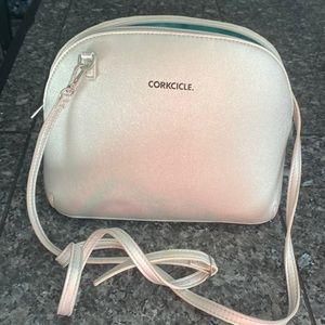 CORKCICLE Adair crossbody lunchbox